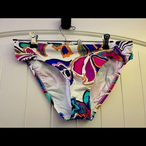 Flower Bikini bottom side scrunched detail